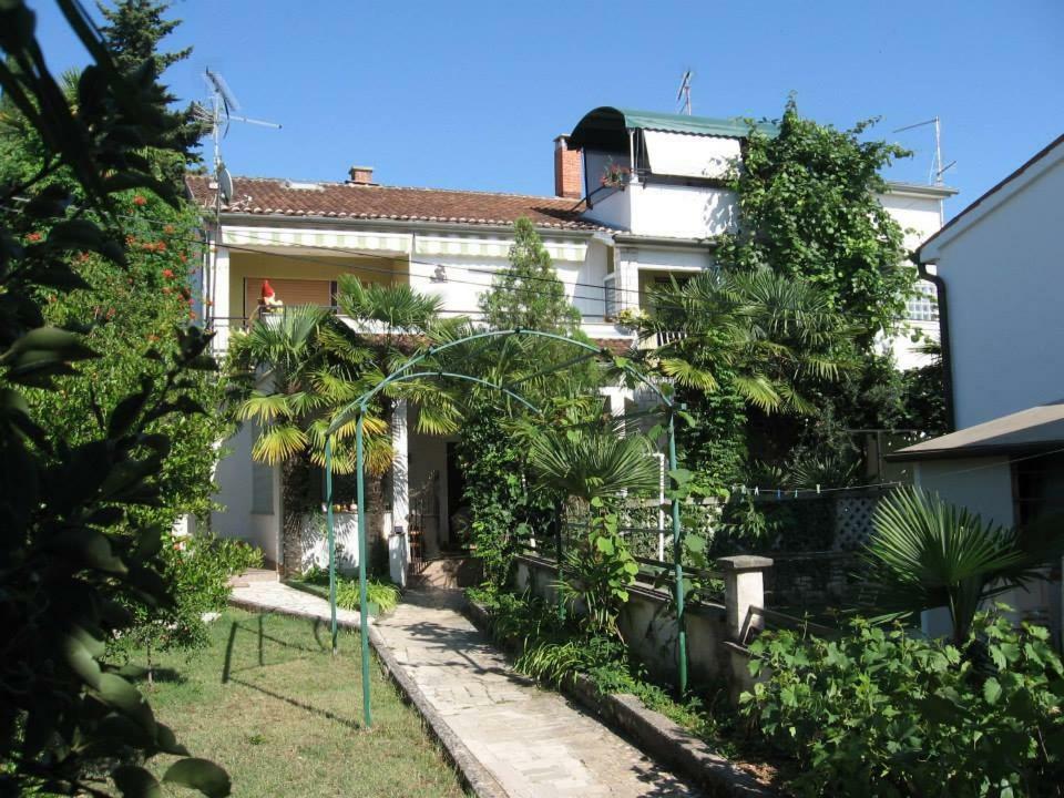 Jozefina Apartment *